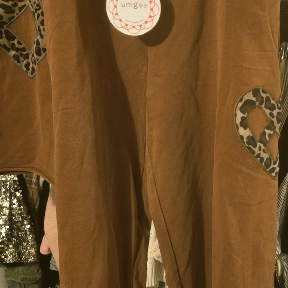 Umgee 87% Cotton Brown Set With Peace Leopard Heart Patchwork Detail - Picture 6 of 6